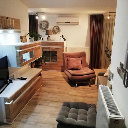 Galeria Stastie Apartment Сенец Екстериор снимка