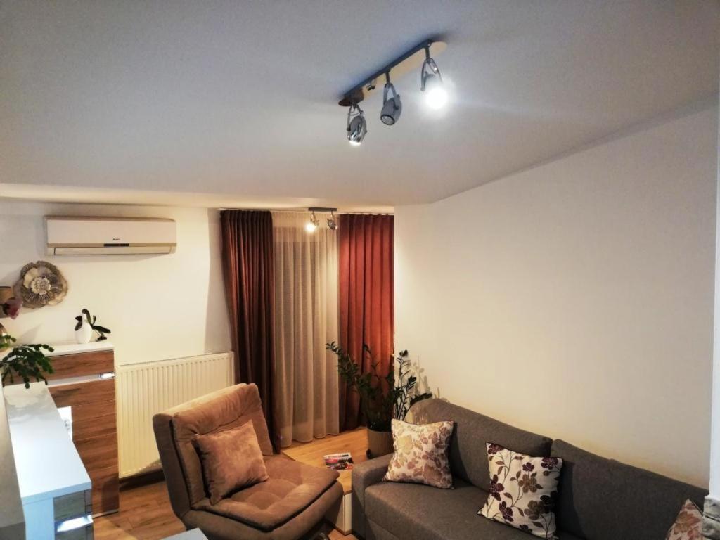 Galeria Stastie Apartment Сенец Екстериор снимка