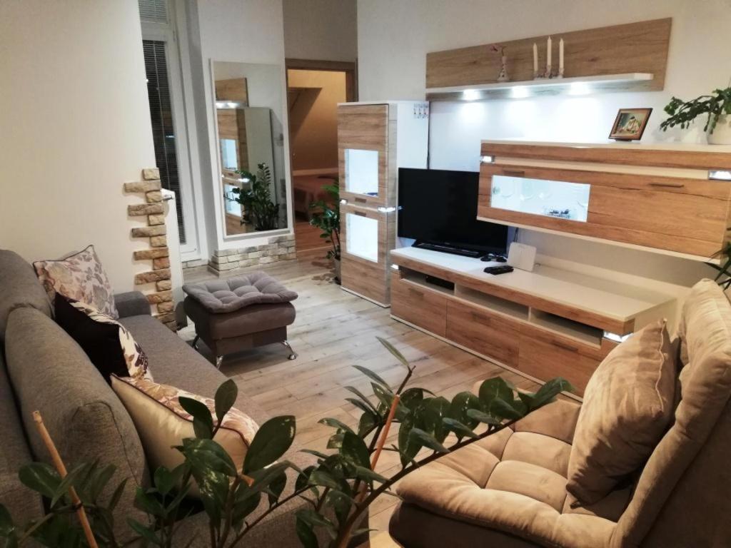 Galeria Stastie Apartment Сенец Екстериор снимка