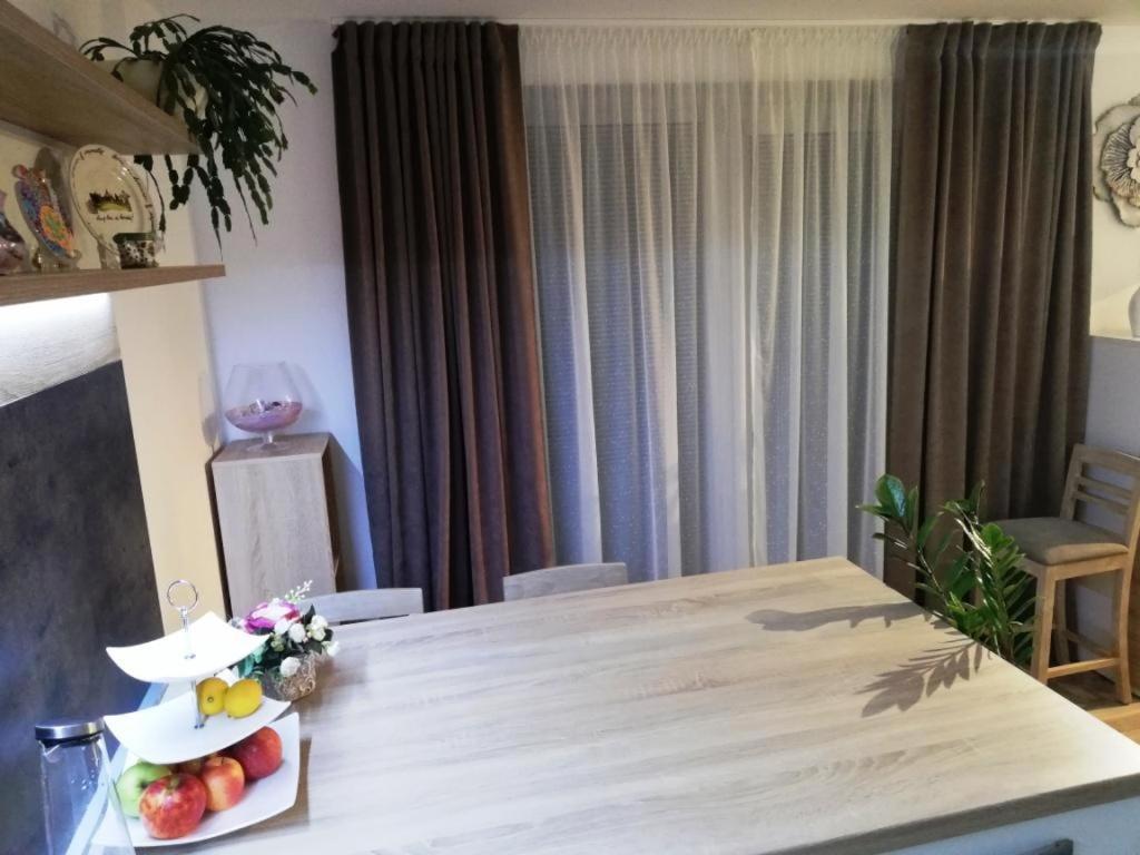 Galeria Stastie Apartment Сенец Екстериор снимка