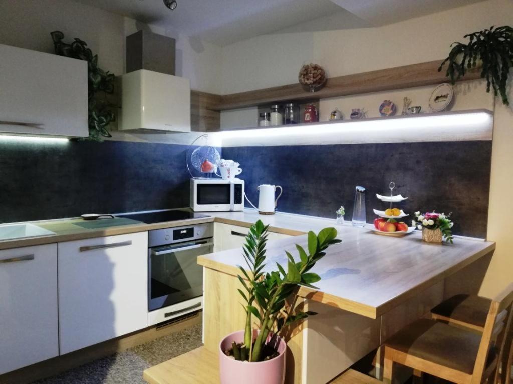 Galeria Stastie Apartment Сенец Екстериор снимка