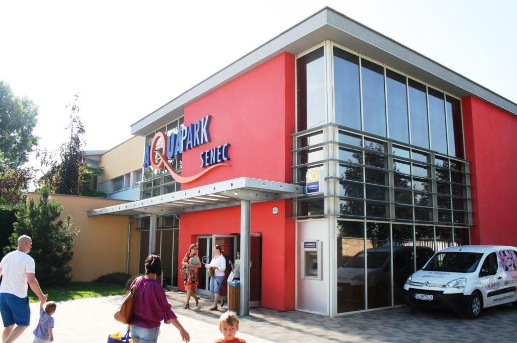 Galeria Stastie Apartment Сенец Екстериор снимка